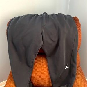 Men’s Jordan sweatpants with adjustable cuffs! Size large black